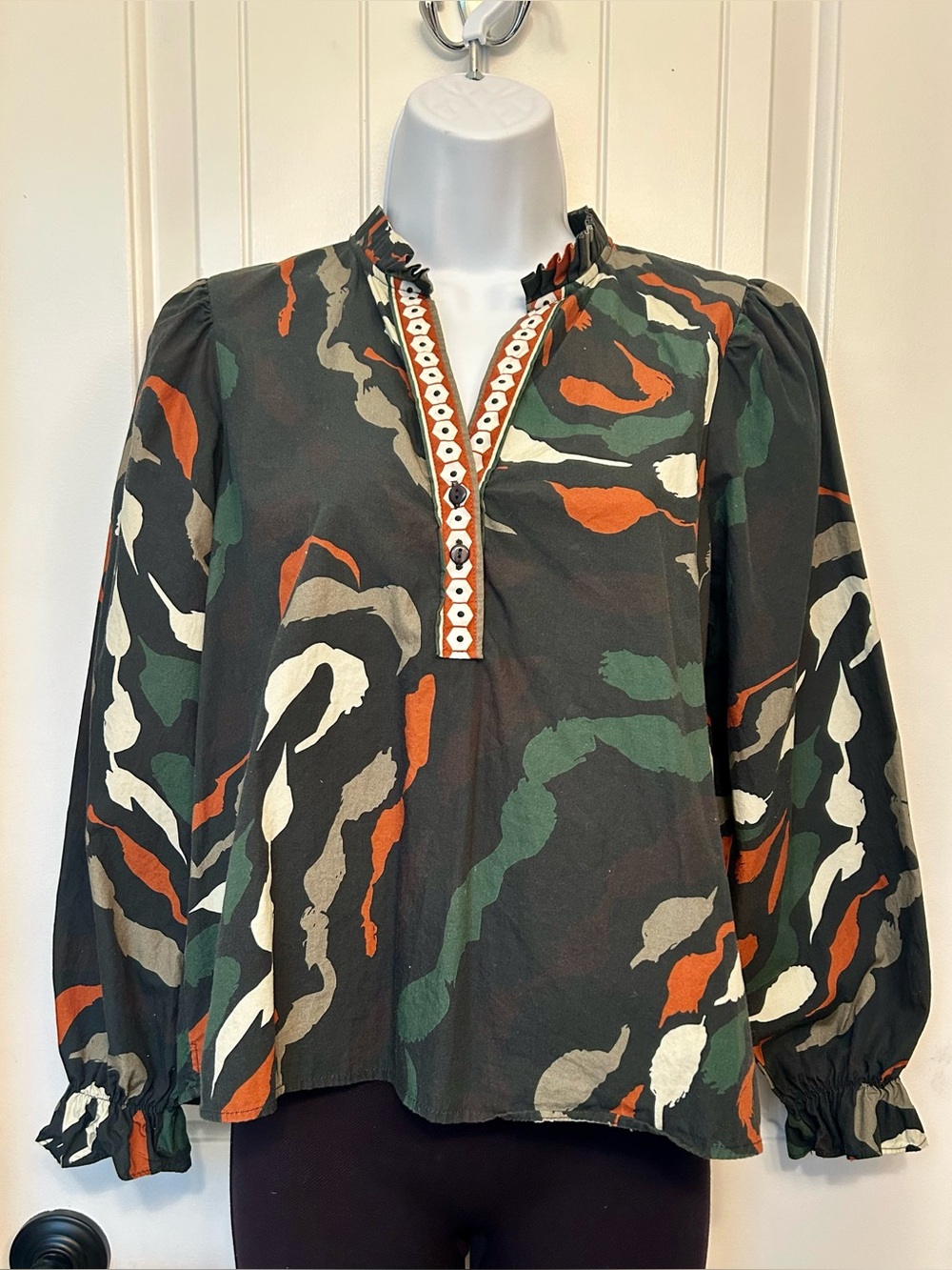 Maude Vivante camo print, long sleeve blouse, size M